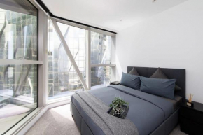 A Spacious & Lux Apt for 5 Next to Southern Cross